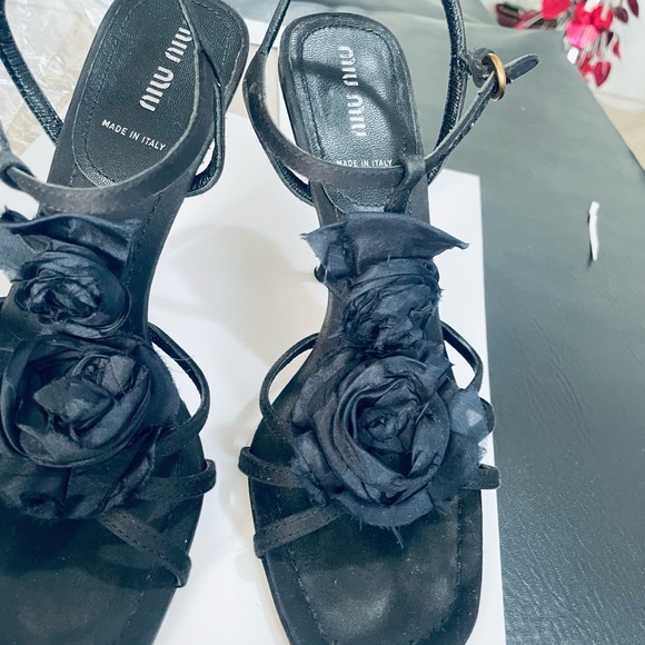 Miu Miu Black Floral Strappy Sandals - Picture 6 of 16
